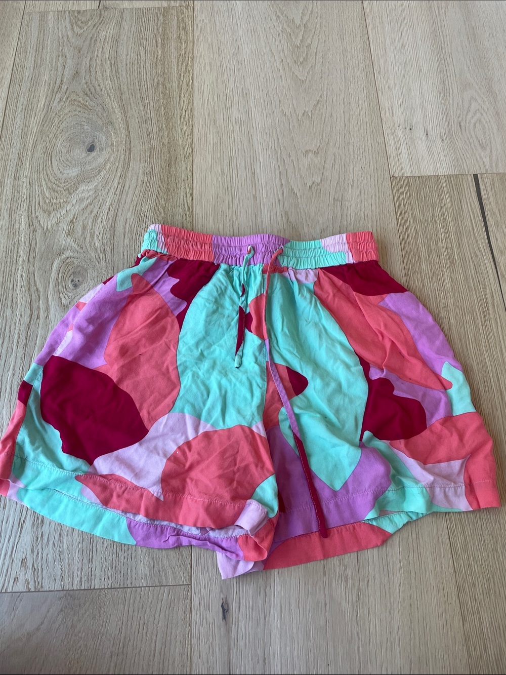 High-Waist Multicolor Abstract Print Women's Shorts - Mint & Coral